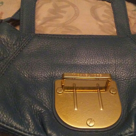 Michael Kors crossbody purse - Picture 3 of 4